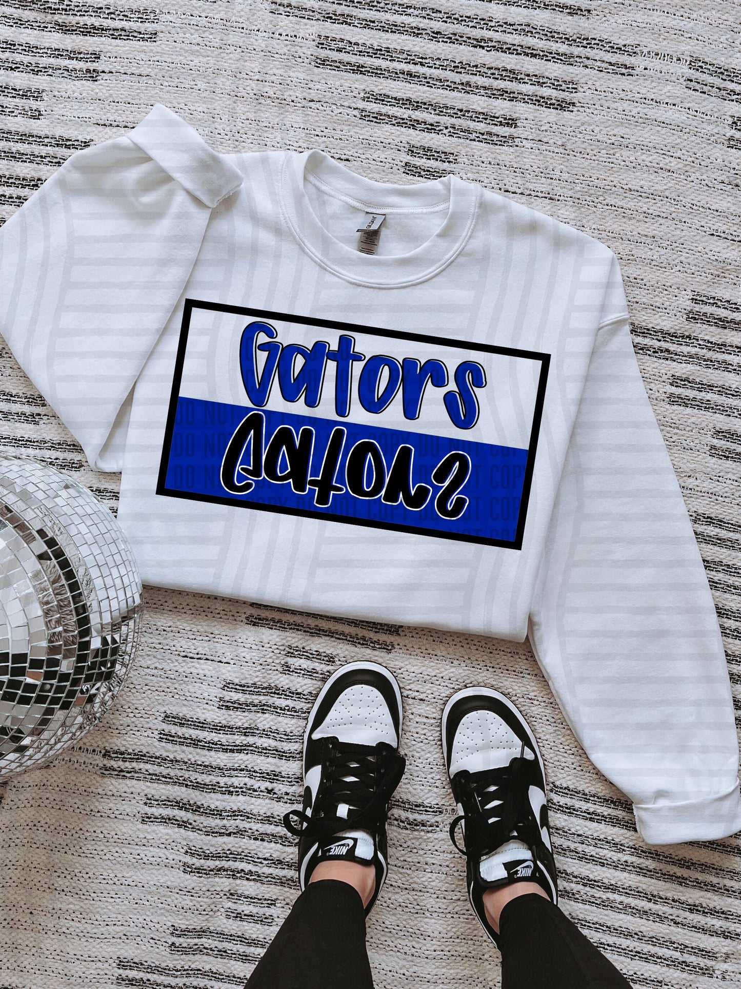 COLLEGE BOX FLIPPED TEE