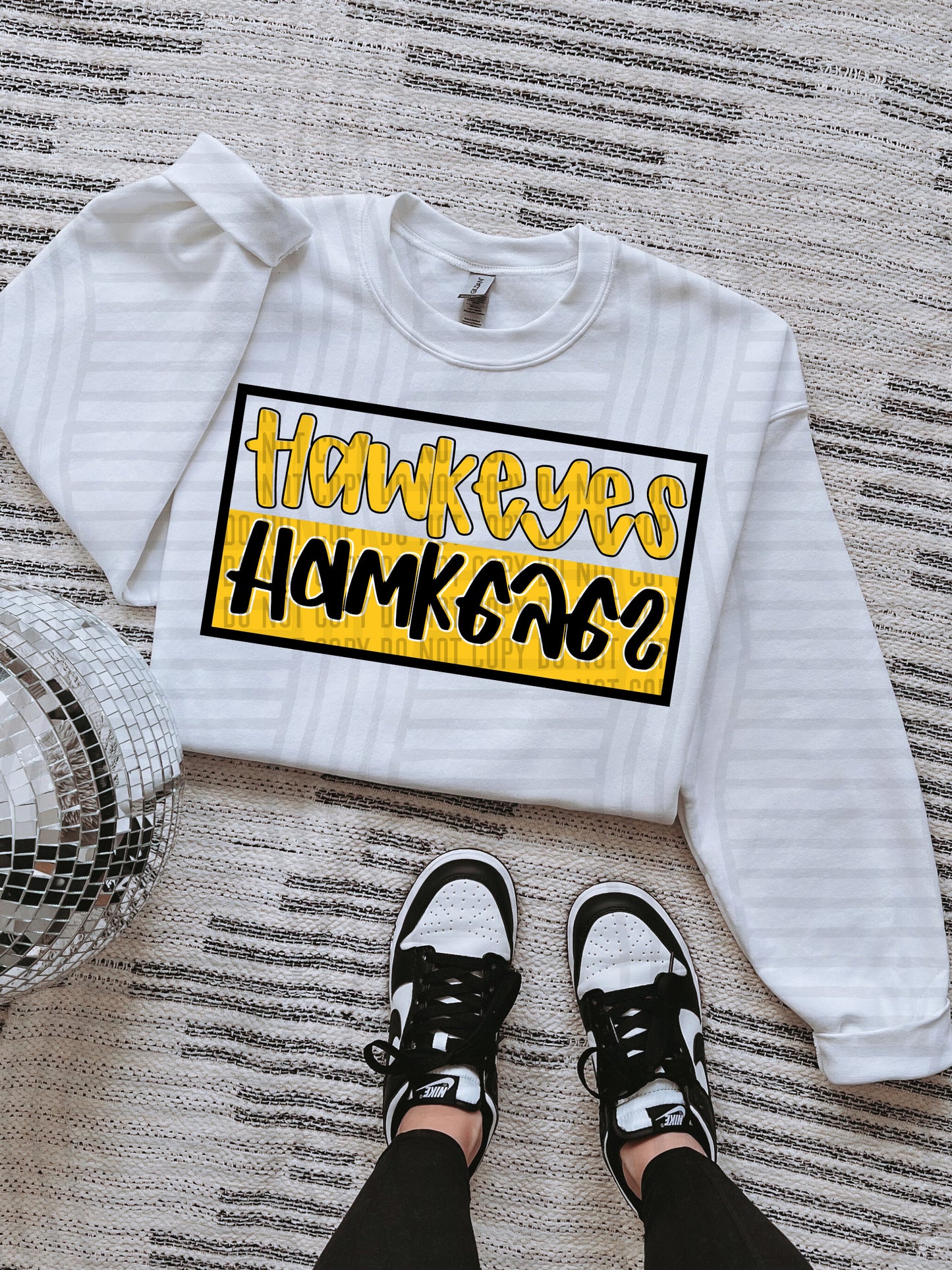 COLLEGE BOX FLIPPED TEE