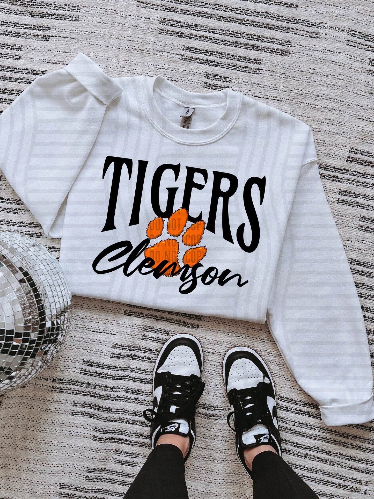 COLLEGE BLACK TEES