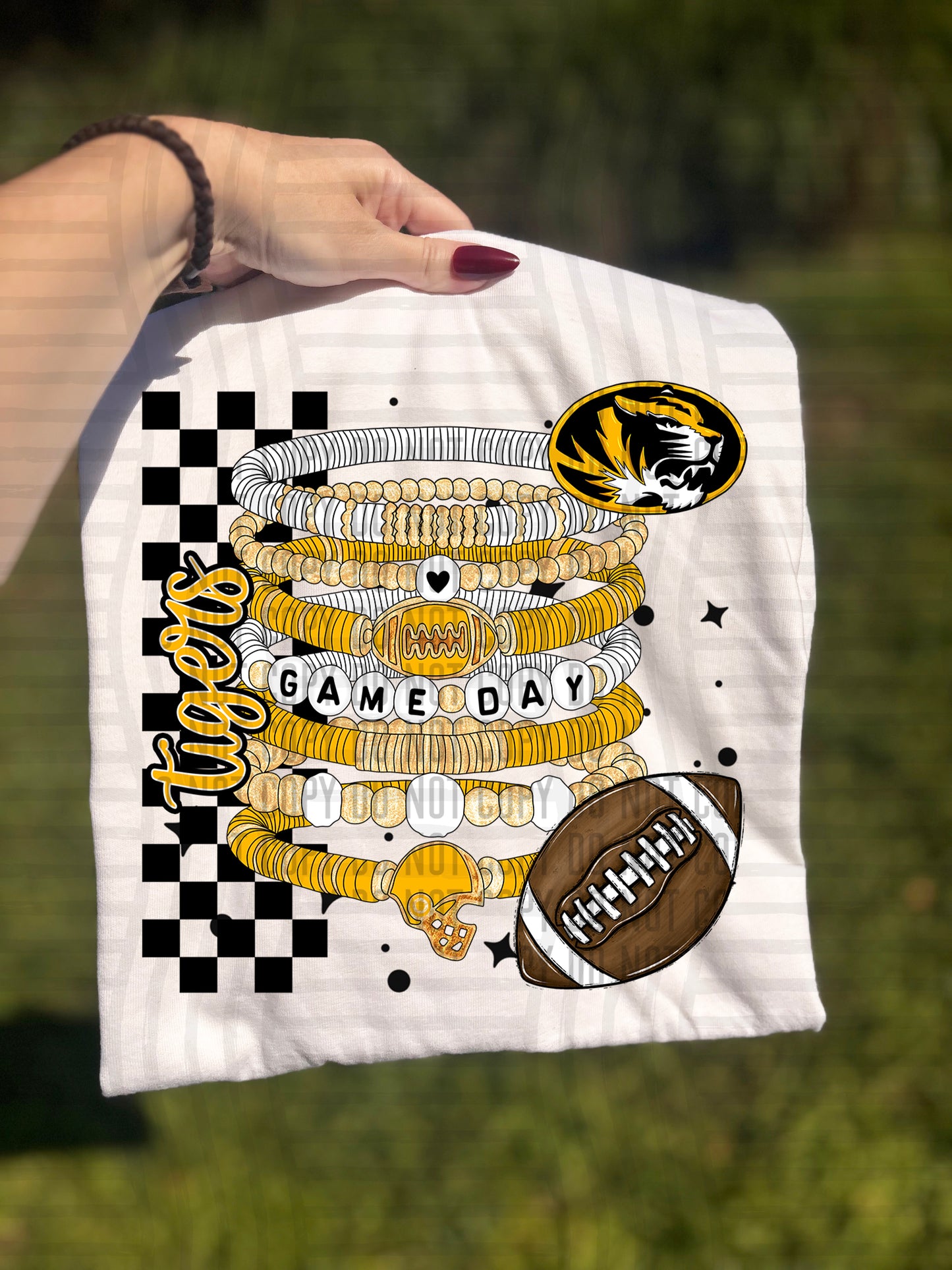 COLLEGE BRACELETS TEE