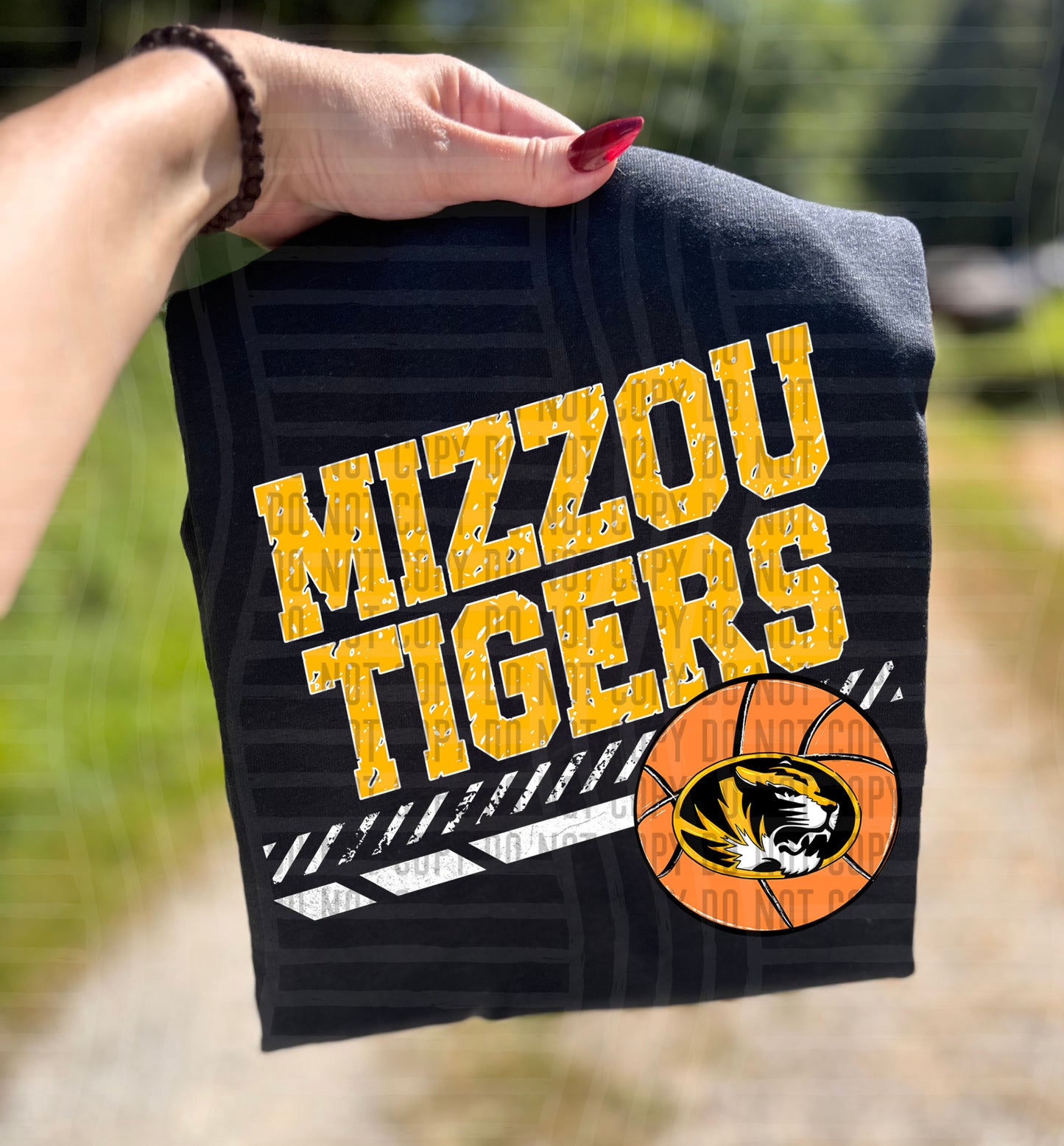 COLLEGE BASKETBALL TEE