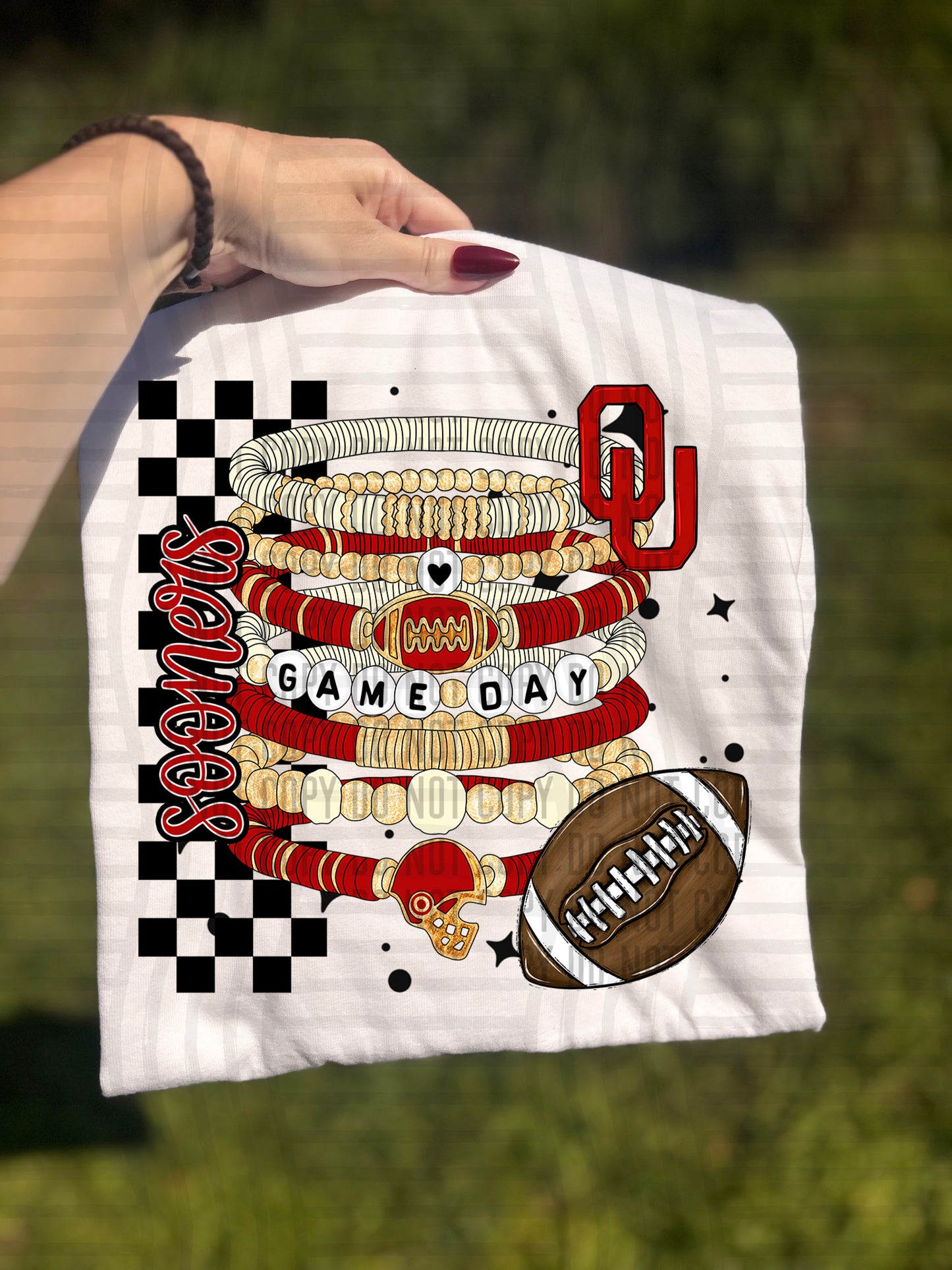 COLLEGE BRACELETS TEE