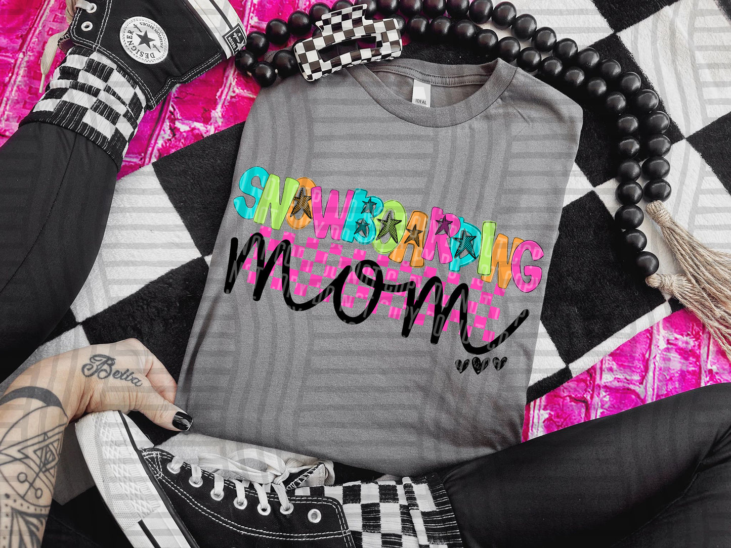 CHECKMATE STARBUST MOM NAMES TEE - 50 NAMES