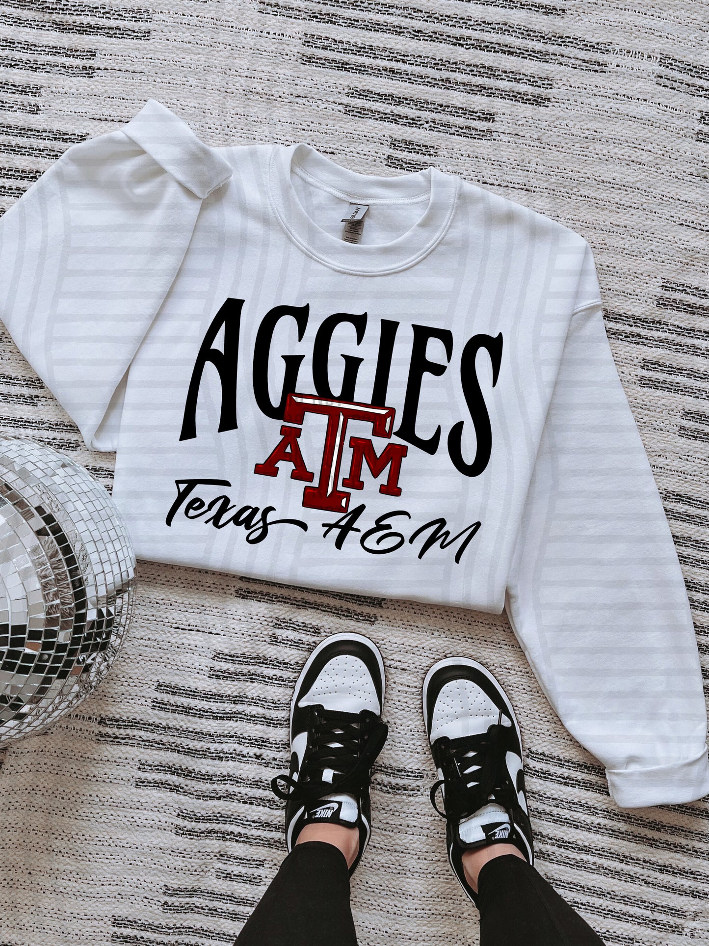 COLLEGE BLACK TEES