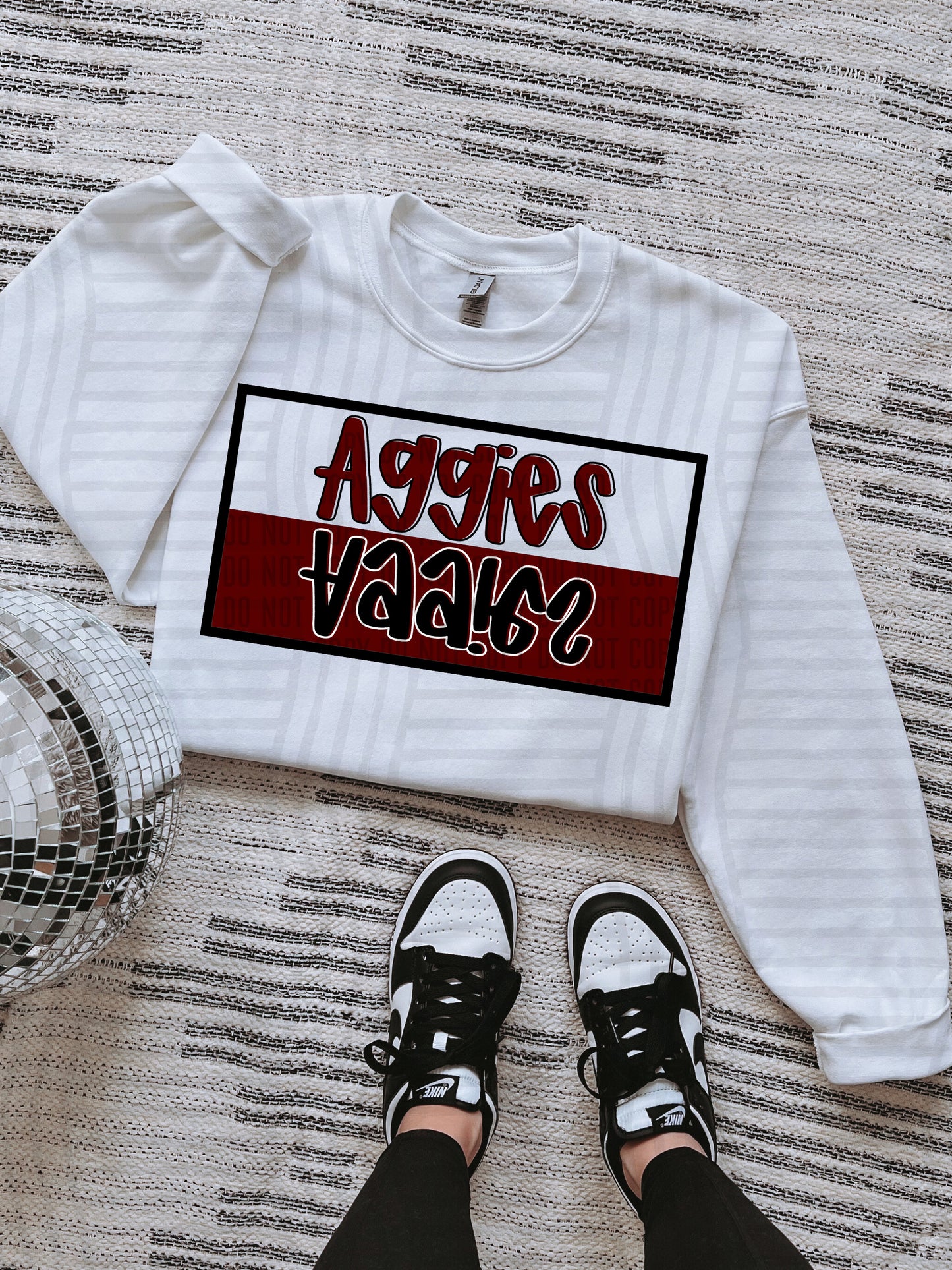 COLLEGE BOX FLIPPED TEE