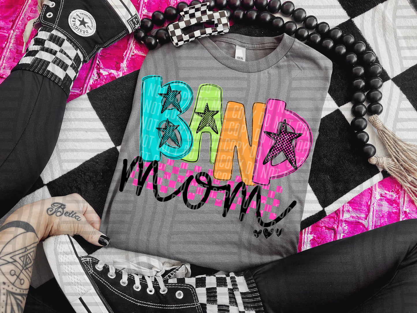 CHECKMATE STARBUST MOM NAMES TEE - 50 NAMES