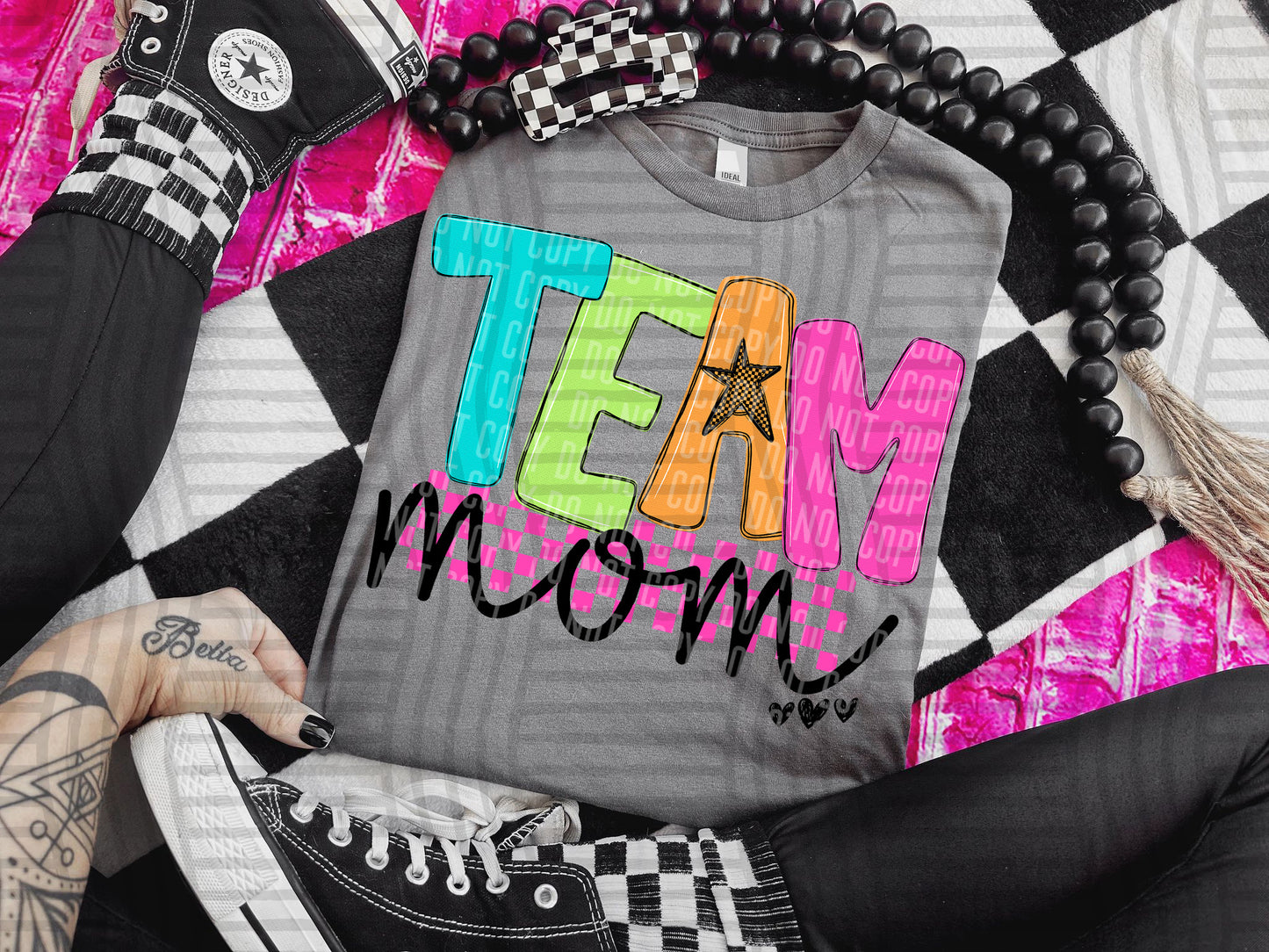 CHECKMATE STARBUST MOM NAMES TEE - 50 NAMES