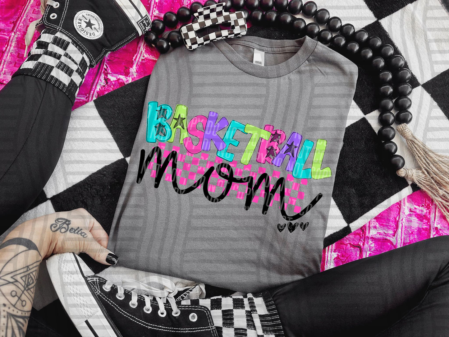 CHECKMATE STARBUST MOM NAMES TEE - 50 NAMES