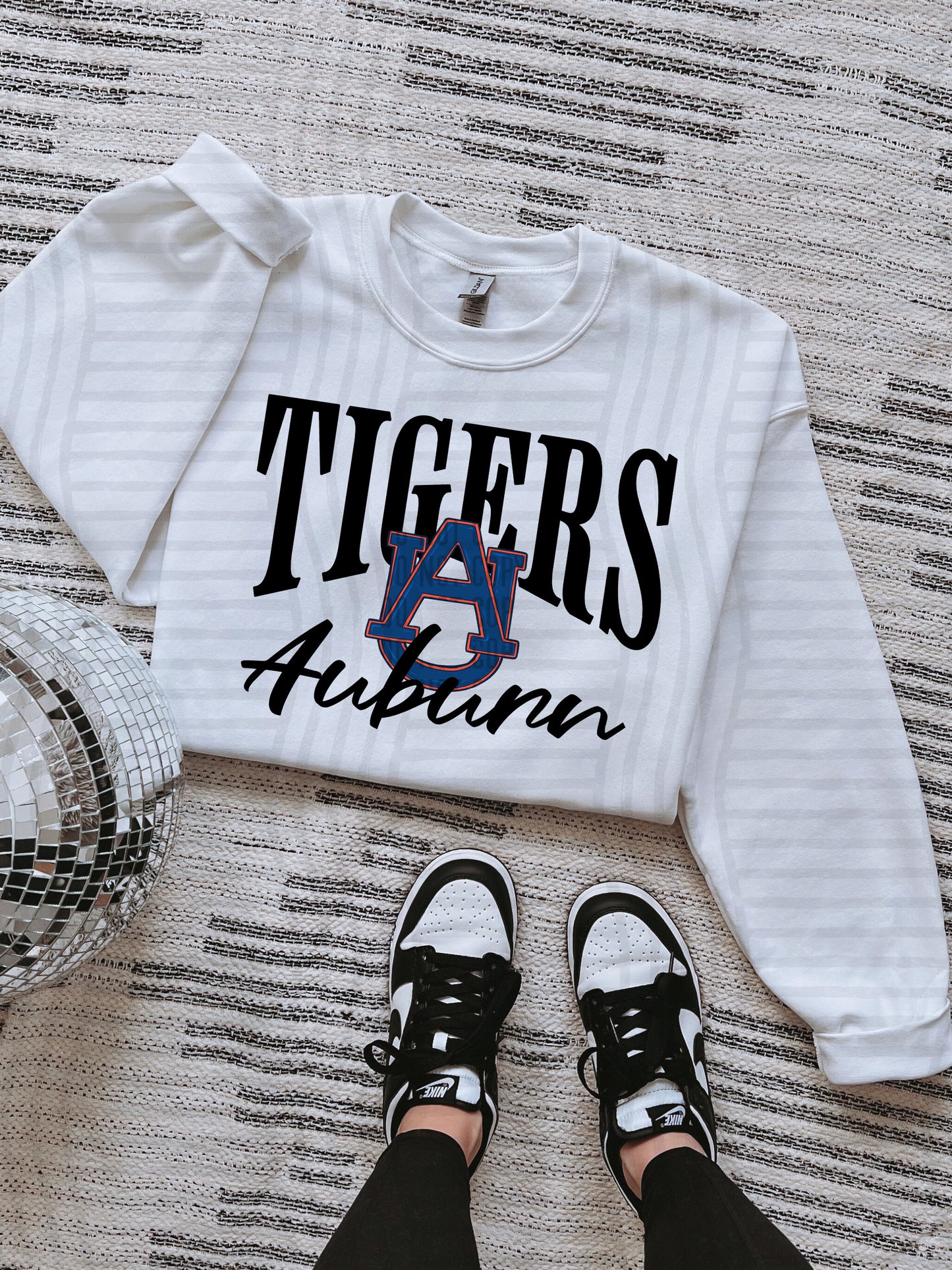 COLLEGE BLACK TEES