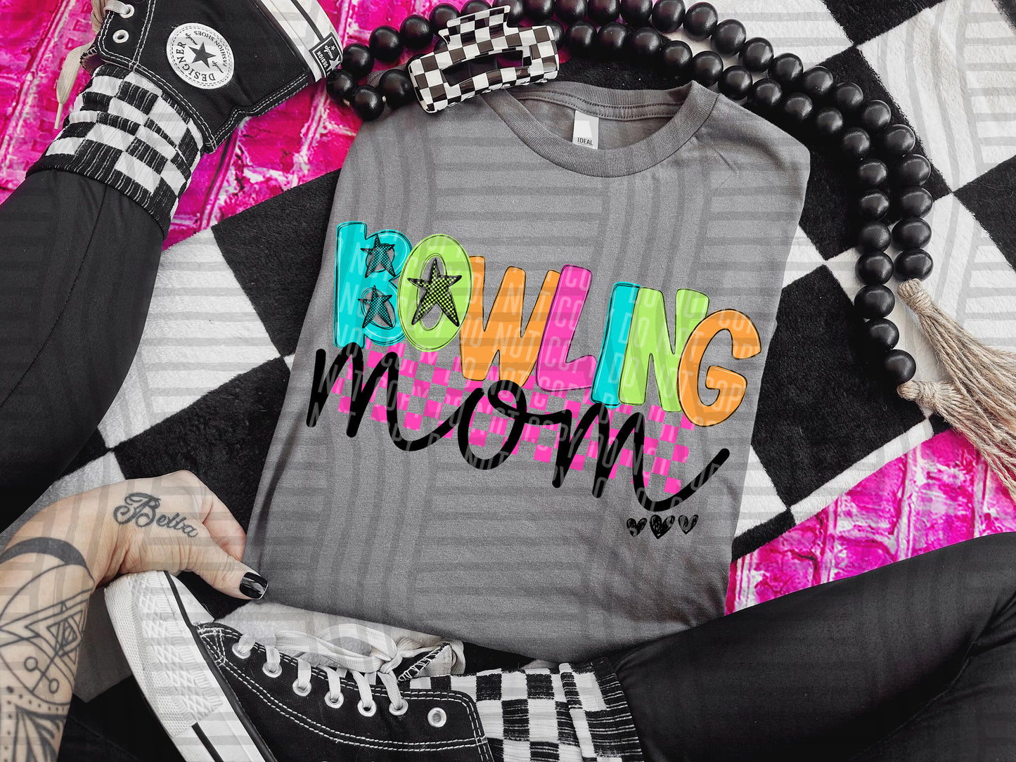 CHECKMATE STARBUST MOM NAMES TEE - 50 NAMES