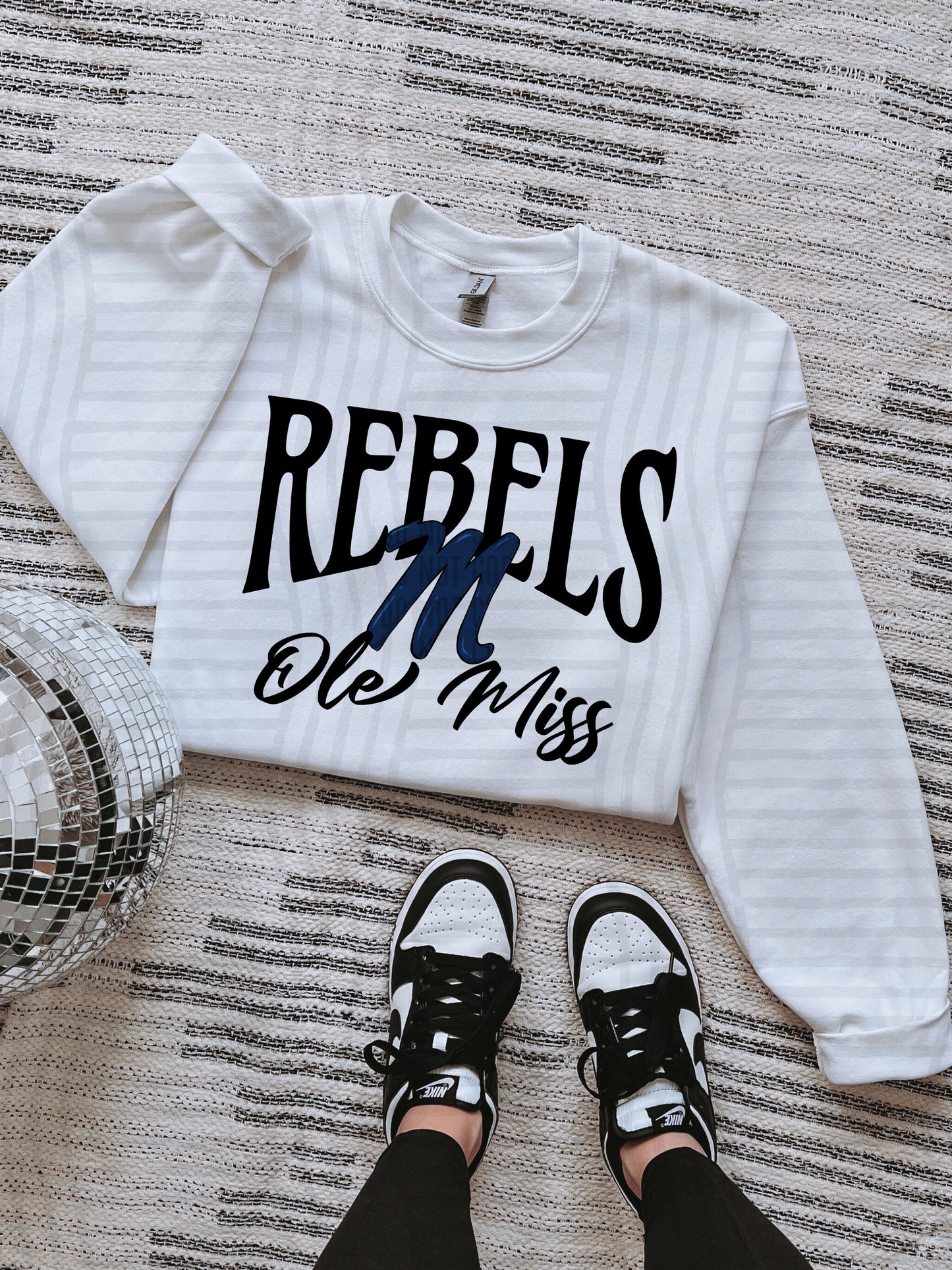 COLLEGE BLACK TEES