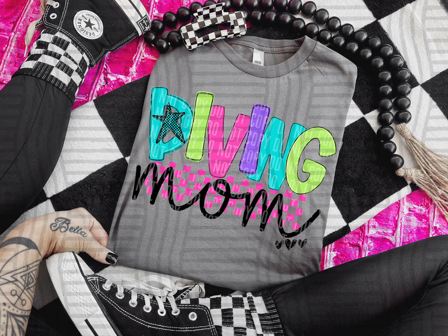 CHECKMATE STARBUST MOM NAMES TEE - 50 NAMES