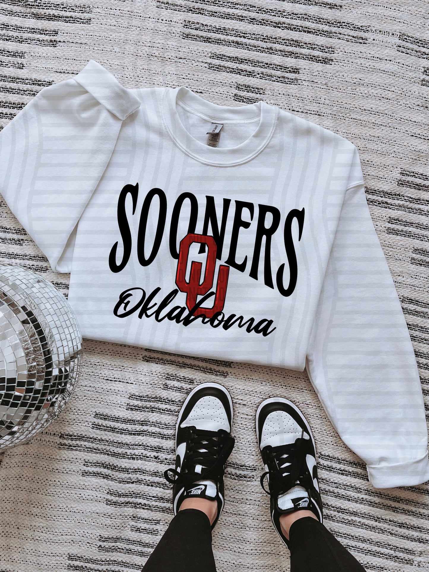 COLLEGE BLACK TEES