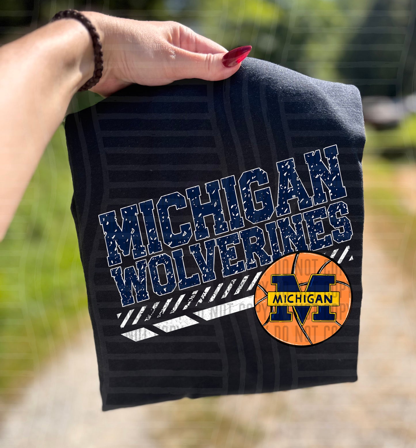 COLLEGE BASKETBALL TEE