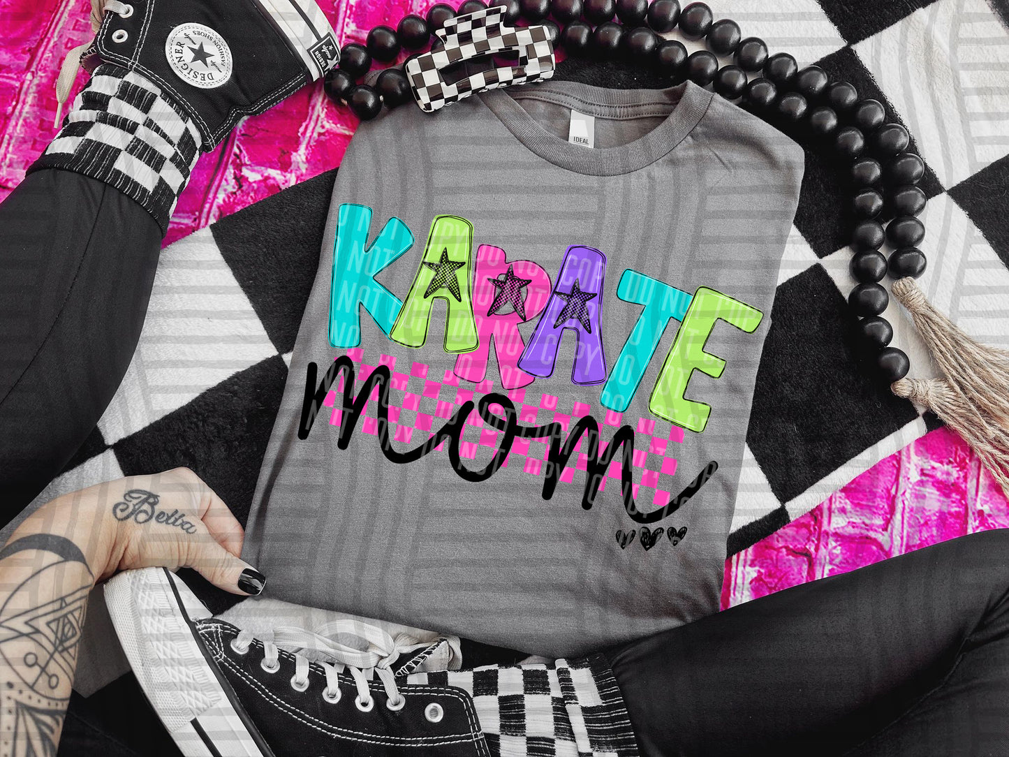 CHECKMATE STARBUST MOM NAMES TEE - 50 NAMES