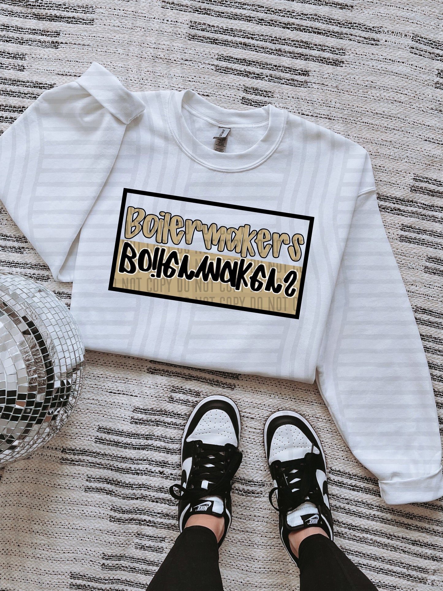 COLLEGE BOX FLIPPED TEE