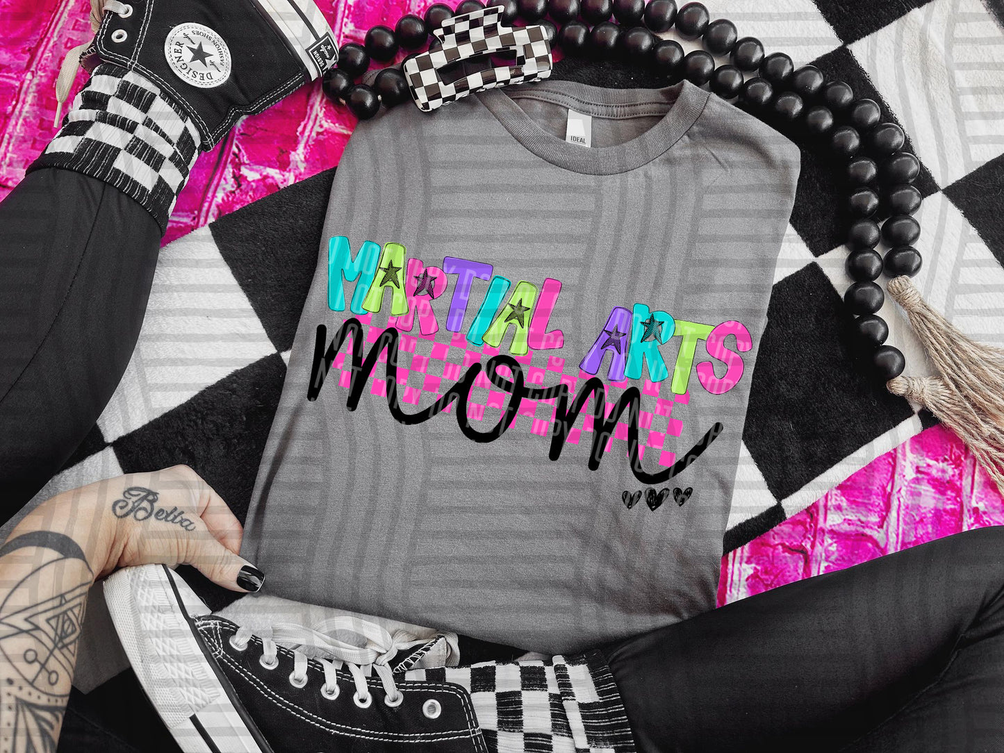 CHECKMATE STARBUST MOM NAMES TEE - 50 NAMES