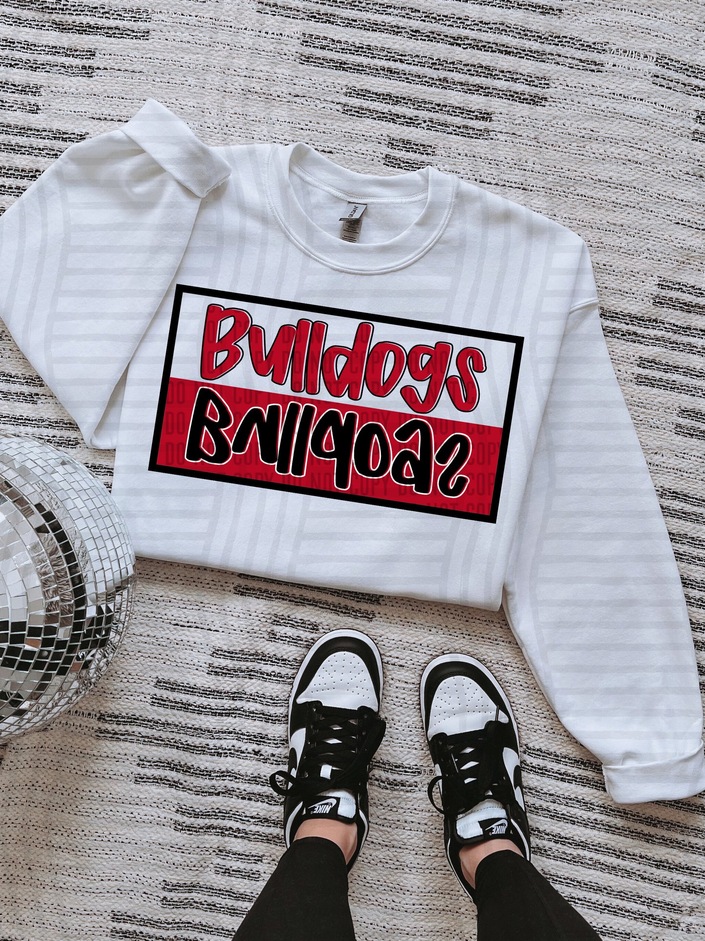 COLLEGE BOX FLIPPED TEE