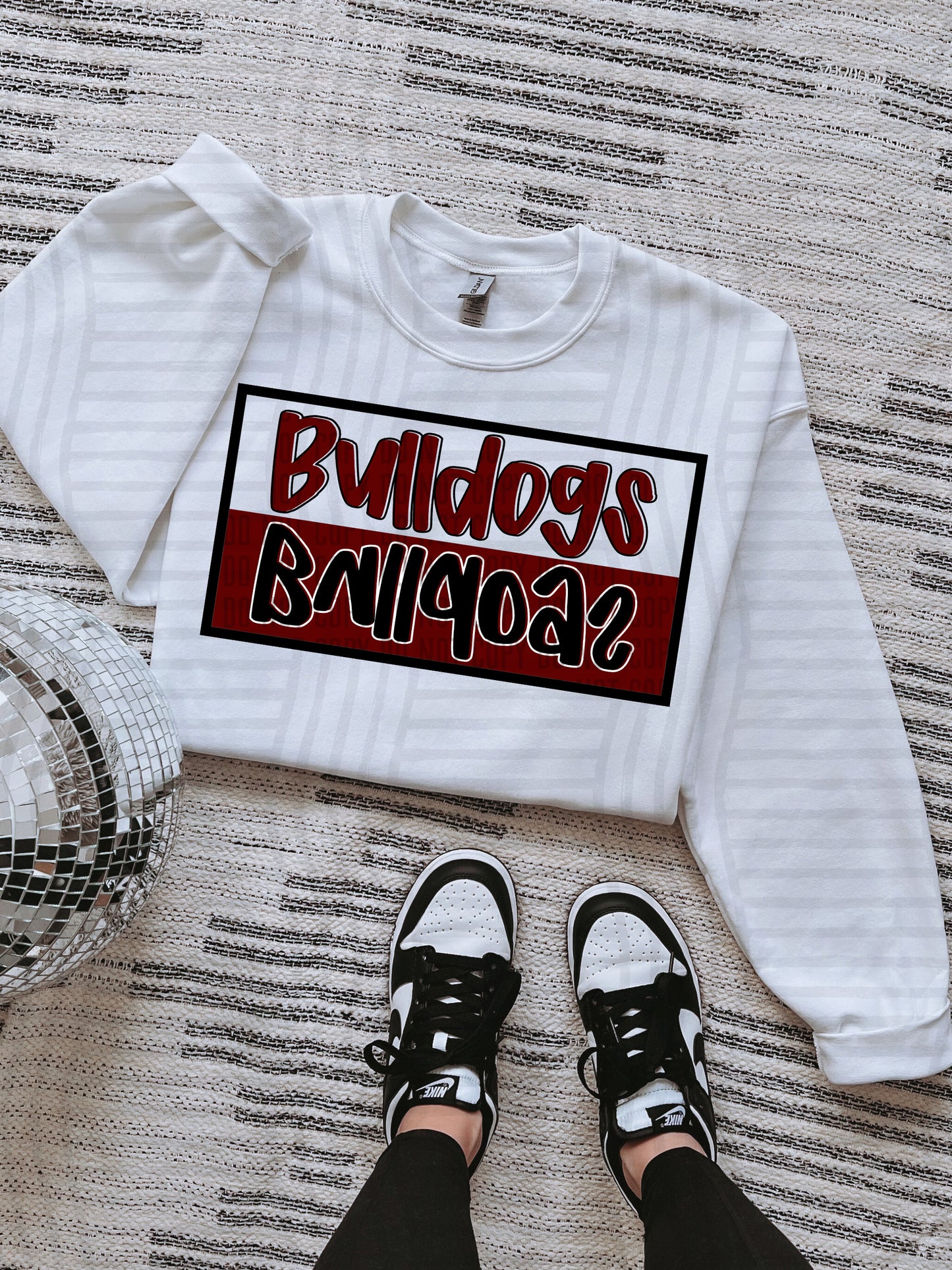COLLEGE BOX FLIPPED TEE