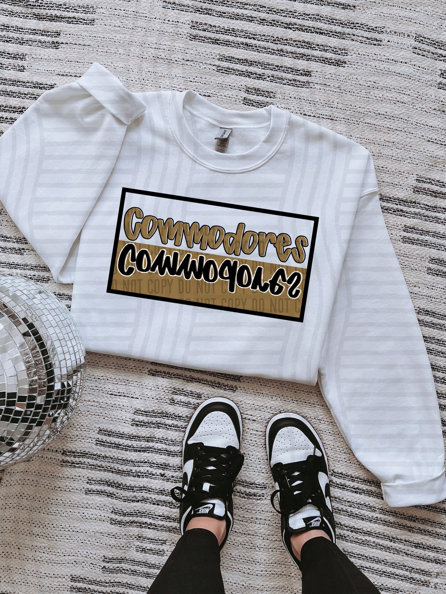 COLLEGE BOX FLIPPED TEE
