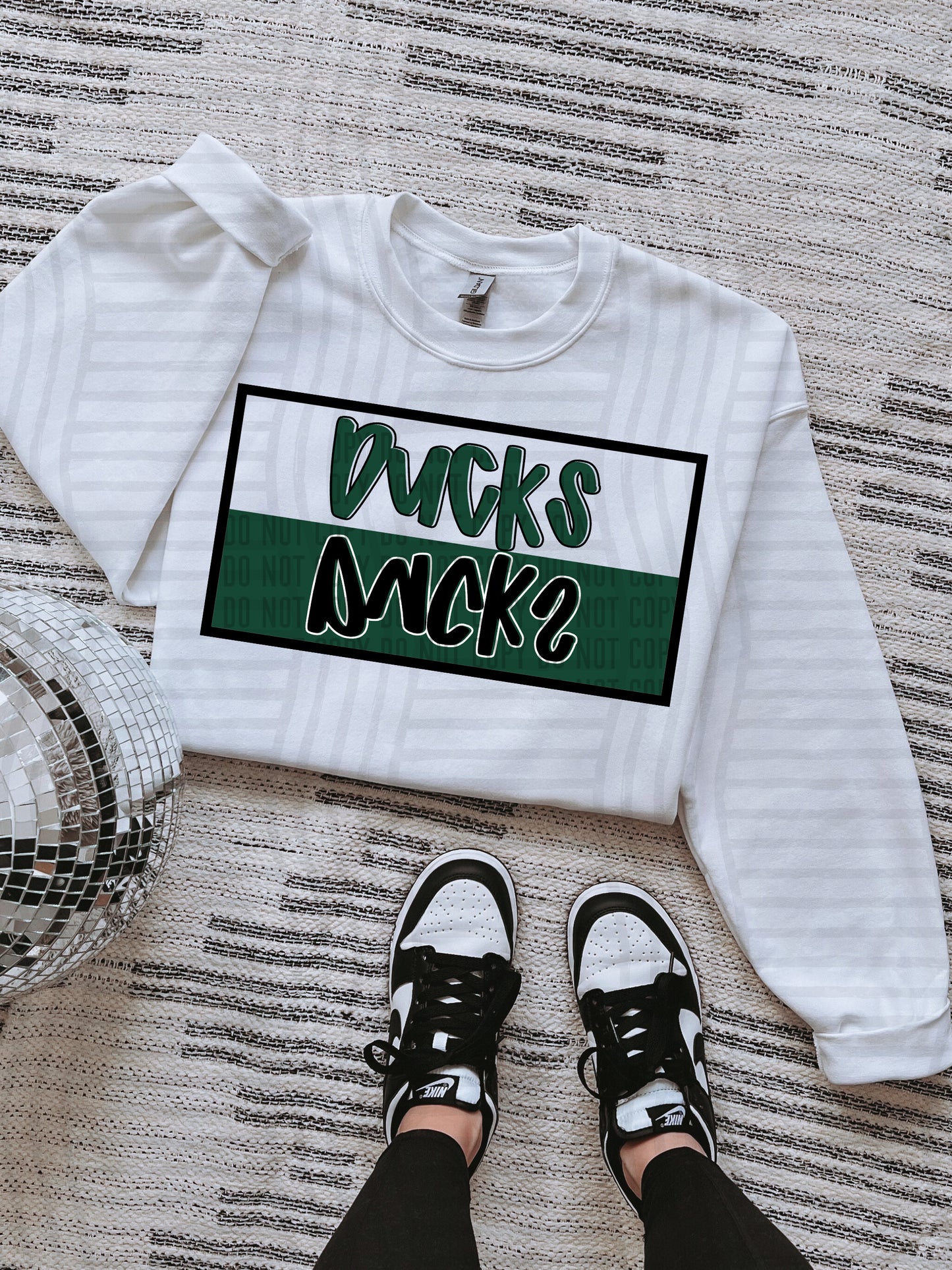 COLLEGE BOX FLIPPED TEE